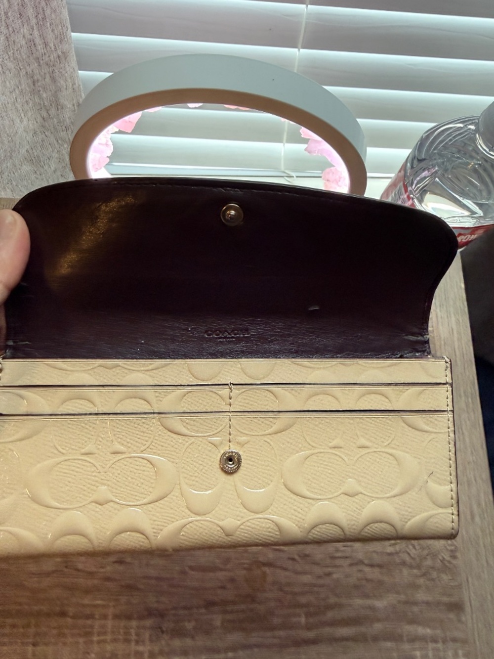 Coach Envelope Wallet Tan - Picture 2 of 6